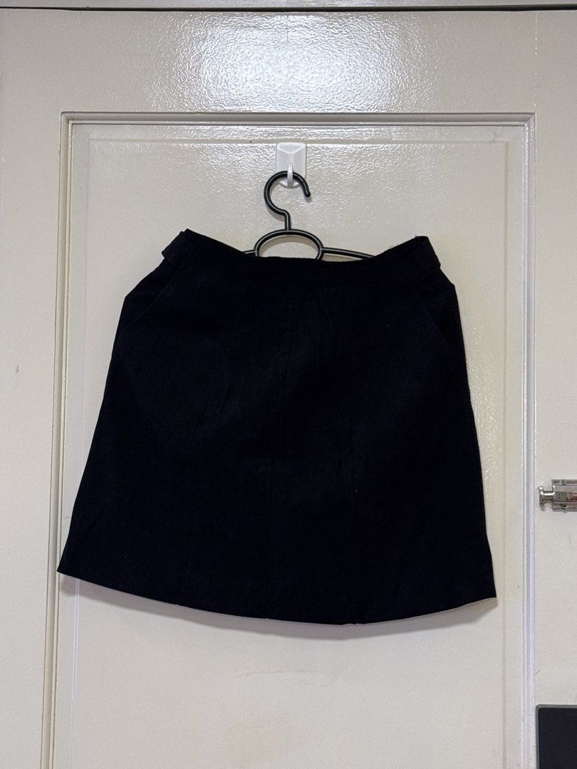 Black Corduroy Skirt Size M (Category: Skirts) located in Marikina City. Submitted by punch.studioph (Listing ID 1468102671, Image 1). Description: Black Corduroy Skirt With Pockets And adjustable waist Size M.