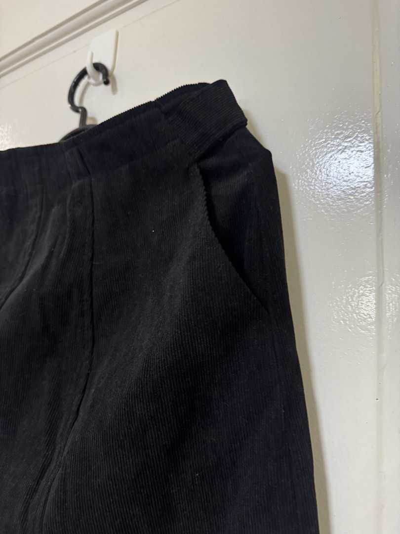 Black Corduroy Skirt Size M (Category: Skirts) located in Marikina City. Submitted by punch.studioph (Listing ID 1468102671, Image 3). Description: Black Corduroy Skirt With Pockets And adjustable waist Size M.