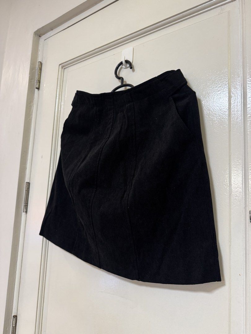 Black Corduroy Skirt Size M (Category: Skirts) located in Marikina City. Submitted by punch.studioph (Listing ID 1468102671, Image 2). Description: Black Corduroy Skirt With Pockets And adjustable waist Size M.
