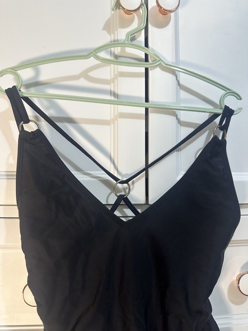 Black Crossback One Piece Swimsuit (Category: Bikinis & Swimsuits) located in Naic. Submitted by cilissa (Listing ID 1468170438, Image 2). Description: Small-Medium size rarely used maybe twice only I removed the pad but I can put it back PM for more info or inquiries .