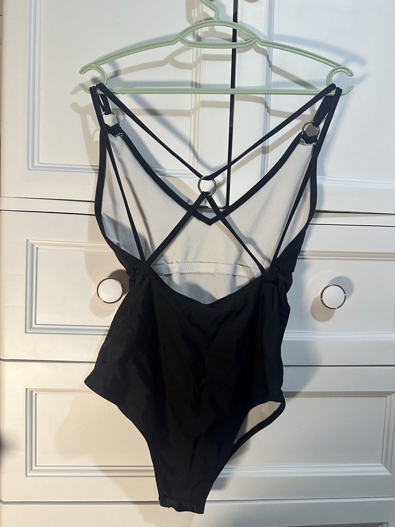 Black Crossback One Piece Swimsuit (Category: Bikinis & Swimsuits) located in Naic. Submitted by cilissa (Listing ID 1468170438, Image 3). Description: Small-Medium size rarely used maybe twice only I removed the pad but I can put it back PM for more info or inquiries .