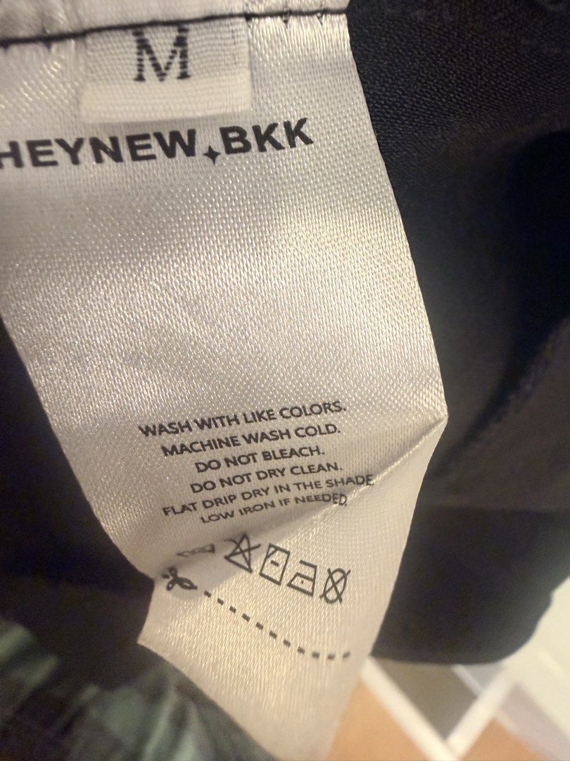 Black flare trousers (Category: Other Bottoms) located in Quezon City. Submitted by destashingmycloset (Listing ID 1468125818, Image 2). Description: .