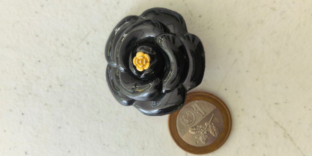 Camelia Black flower brooch pretty (Category: Brooches) located in Tuguegarao City. Submitted by zenphoenix-7ad615 (Listing ID 1468067213, Image 1). Description: Pretty black brooch.