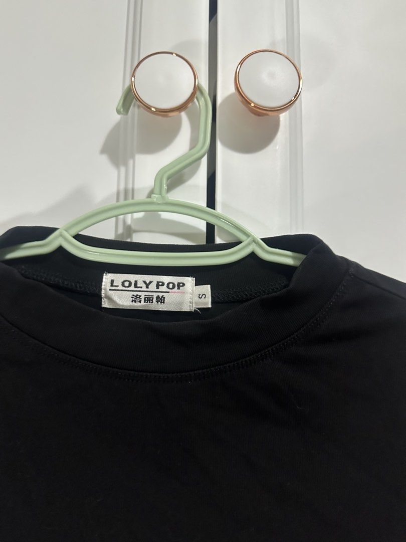 Black Gold Side Buttons Long Sleeve (Category: Longsleeves) located in Naic. Submitted by cilissa (Listing ID 1468175966, Image 2). Description: Loly Pop Small size PM for inquiries or more info.