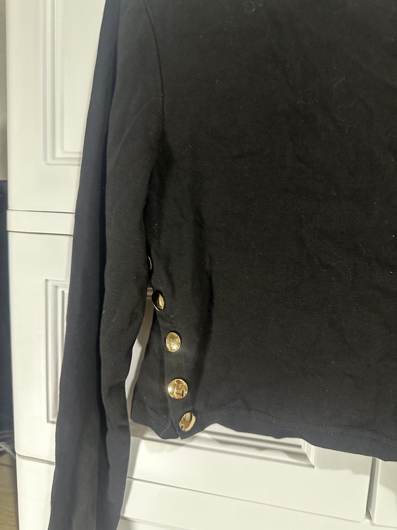 Black Gold Side Buttons Long Sleeve (Category: Longsleeves) located in Naic. Submitted by cilissa (Listing ID 1468175966, Image 3). Description: Loly Pop Small size PM for inquiries or more info.