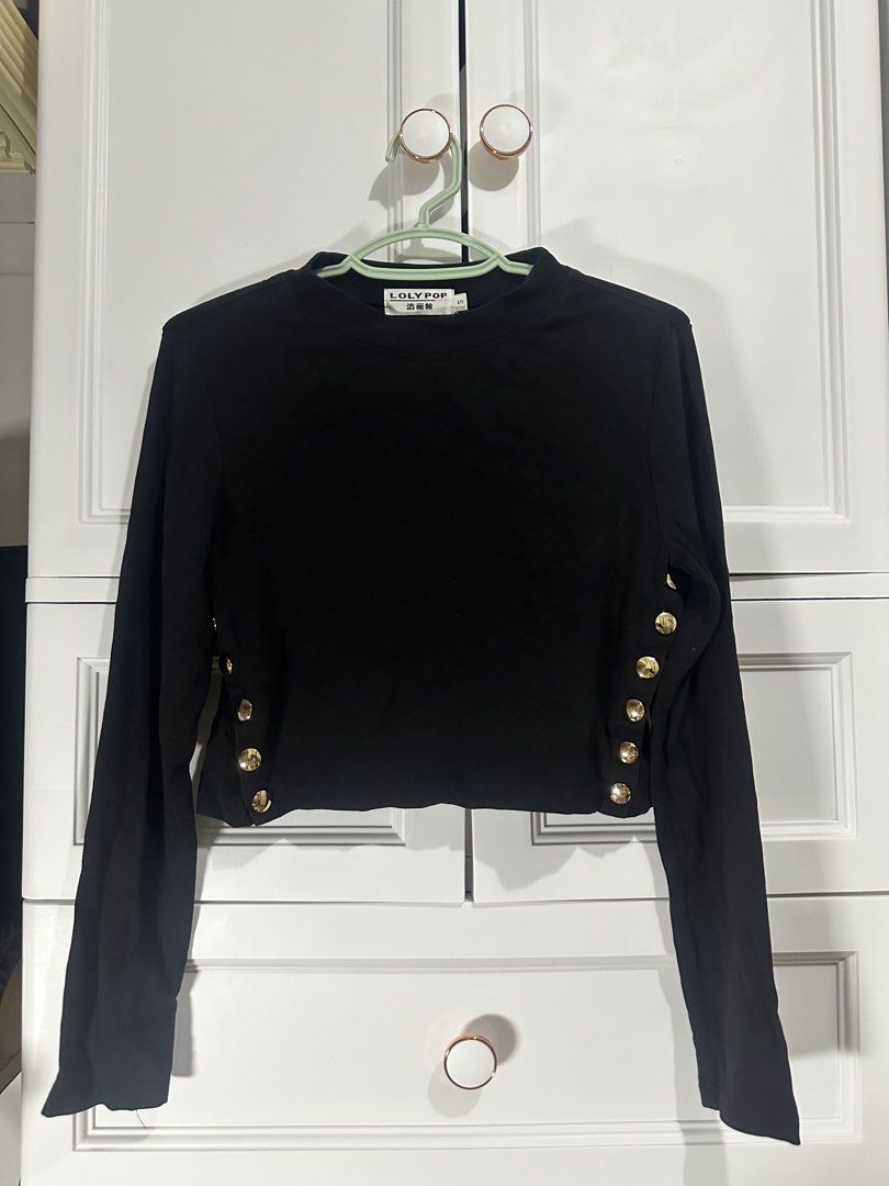 Black Gold Side Buttons Long Sleeve (Category: Longsleeves) located in Naic. Submitted by cilissa (Listing ID 1468175966, Image 1). Description: Loly Pop Small size PM for inquiries or more info.