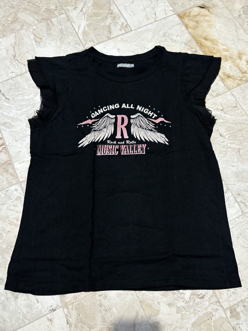 Black Graphic Sleeveless Top (Category: Shirts) located in Bulacan. Submitted by franchesca_vg (Listing ID 1468172595, Image 1). Description: - Brand: 6IXTY8IGHT - Color: Black - Size: Large - Style: Sleeveless top - Details: Ruffle mesh trim on arm openings and classic round neckline - Condition: line new (never worn!) Kindly DM me for more 💌 .