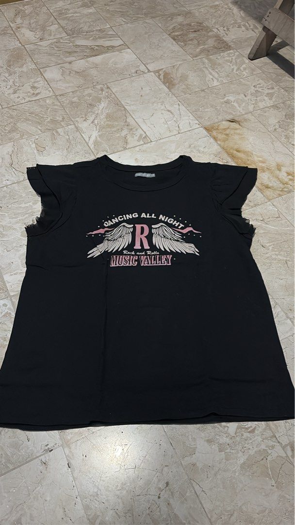 Black Graphic Sleeveless Top (Category: Shirts) located in Bulacan. Submitted by franchesca_vg (Listing ID 1468172595, Image 2). Description: - Brand: 6IXTY8IGHT - Color: Black - Size: Large - Style: Sleeveless top - Details: Ruffle mesh trim on arm openings and classic round neckline - Condition: line new (never worn!) Kindly DM me for more 💌 .