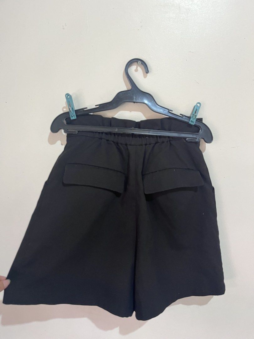 Black High waisted shorts (Category: Shorts) located in Manila. Submitted by serra_shop (Listing ID 1468203686, Image 3). Description: Waist 23-26 Xs-Small Location: Pampanga Courier: J&T.