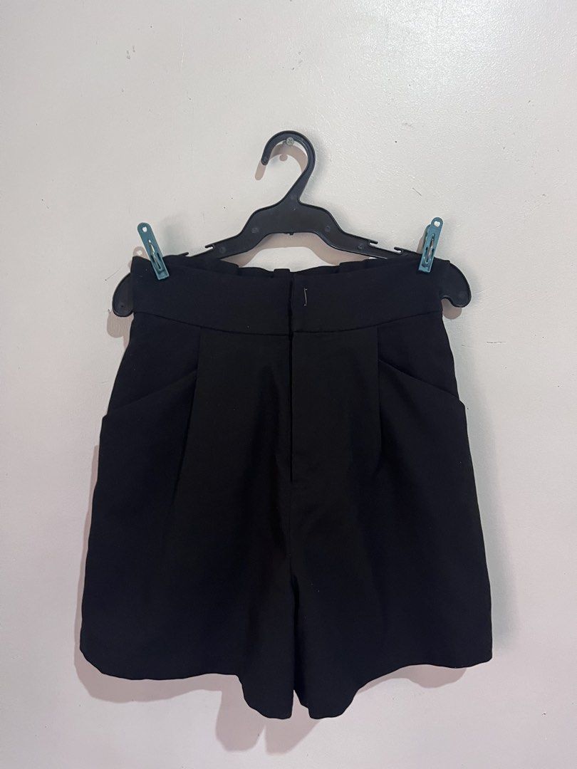 Black High waisted shorts (Category: Shorts) located in Manila. Submitted by serra_shop (Listing ID 1468203686, Image 2). Description: Waist 23-26 Xs-Small Location: Pampanga Courier: J&T.