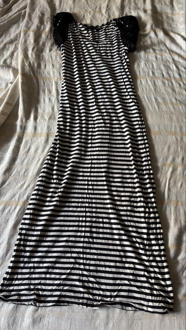 Black Horizontal Ruffled Trim Stripe Maxi Dress (Category: Dresses) located in Binan City. Submitted by myprelovedhaul (Listing ID 1468089827, Image 2). Description: This item is a black-and-white horizontal striped maxi dress featuring black ruffled or frilled cap sleeves..