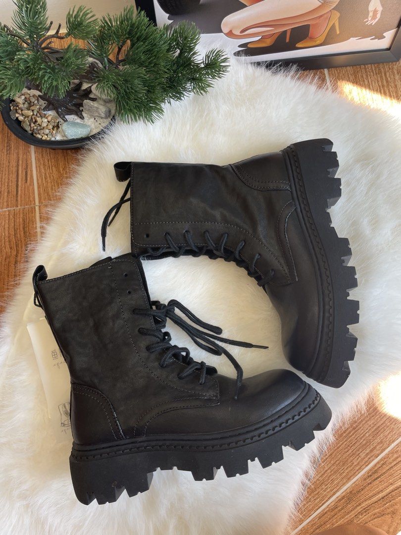 Black Leather Combat Boots (Category: Boots) located in Bulacan. Submitted by johnivanqu27099 (Listing ID 1468111457, Image 3). Description: Black Leather Combat Boots • Brand: YANYU • Size: 225 mm (EU 35) • Color: Black • Condition: Brand New • Price: ₱1,599 — negotiable for sure buyer. PM for inquiries. Ready to ship. First come, first served!.