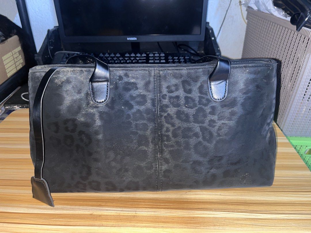 Black Leopard Print Tote Bag with Shoulder Straps (Category: Tote Bags) located in Naic. Submitted by nasaryn_ (Listing ID 1468192551, Image 2). Description: - Color & Pattern: Sleek black with a subtle, trendy leopard print - Storage: Spacious interior lined in grey, easily fits textbooks, an umbrella, and daily essentials - Closure: Secure magnetic clasp closure - Straps: Two sturdy top shoulder straps for comfortable carrying - Design: Clean e