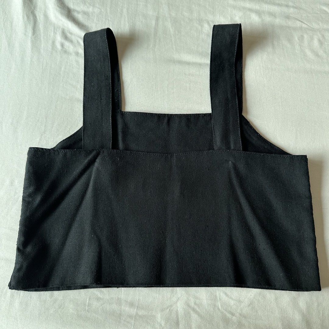 Black Linen 2 Way Crop Top (Category: Sleeveless) located in San Juan City. Submitted by keep.it.clean (Listing ID 1468164504, Image 3). Description: Adjustable straps Linen black top .