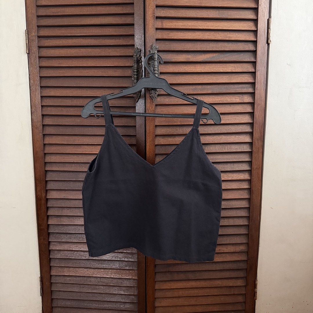 Black Linen Top (Category: Sleeveless) located in Las Pinas. Submitted by francesca.finds (Listing ID 1468135165, Image 1). Description: - LAST PRICE - dm for photo when worn - can fit medium to semi-large frames.