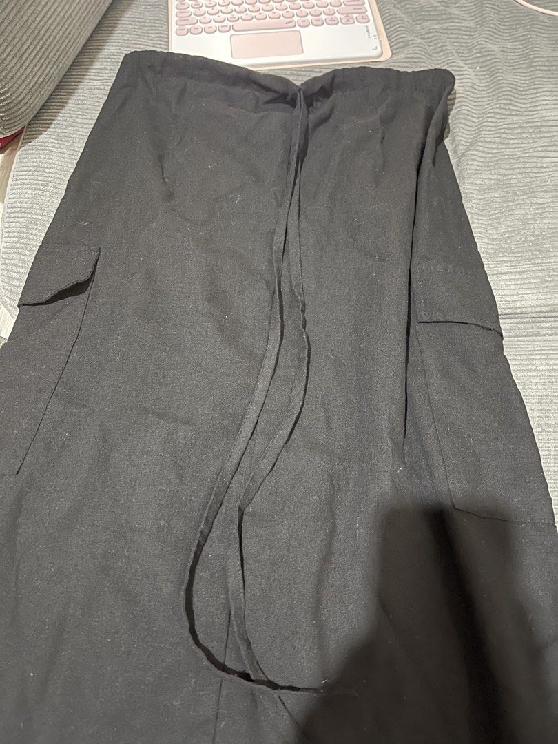 Black Long Cargo Skirt with Drawstring Waist (Category: Skirts) located in Mandaluyong City. Submitted by smntazia (Listing ID 1468127664, Image 1). Description: Size: L to XL Never been used.