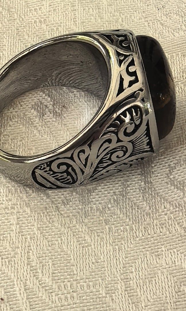 Black onyx ring (Category: Rings) located in Tuguegarao City. Submitted by zenphoenix-7ad615 (Listing ID 1468076693, Image 1). Description: Black onyx ring More. Or less size 6 to 6.5.