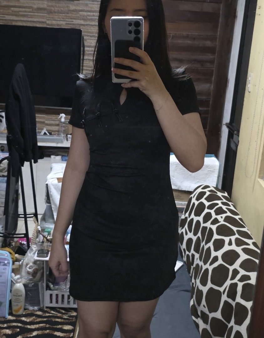 Black Qipao (Category: Dresses) located in Cavite. Submitted by daintybabeph (Listing ID 1468218366, Image 1). Description: Worn once only Fits XS-S.