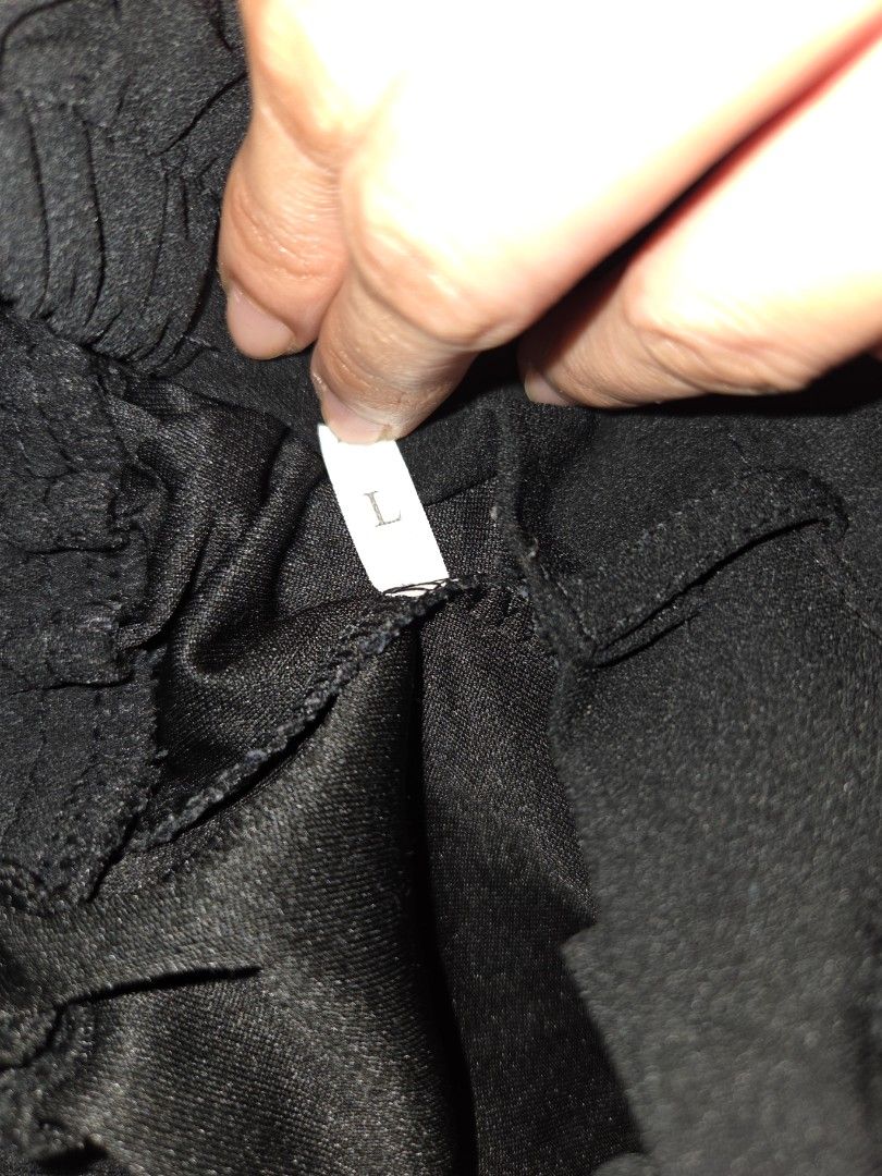 Black Shorts (Category: Skirts) located in Quezon City. Submitted by klarebear15 (Listing ID 1468251206, Image 3). Description: - Color: Black - Size: L (tagged inside) - Waistband: Elastic for an easy and comfortable fit - Material: Soft fabric.