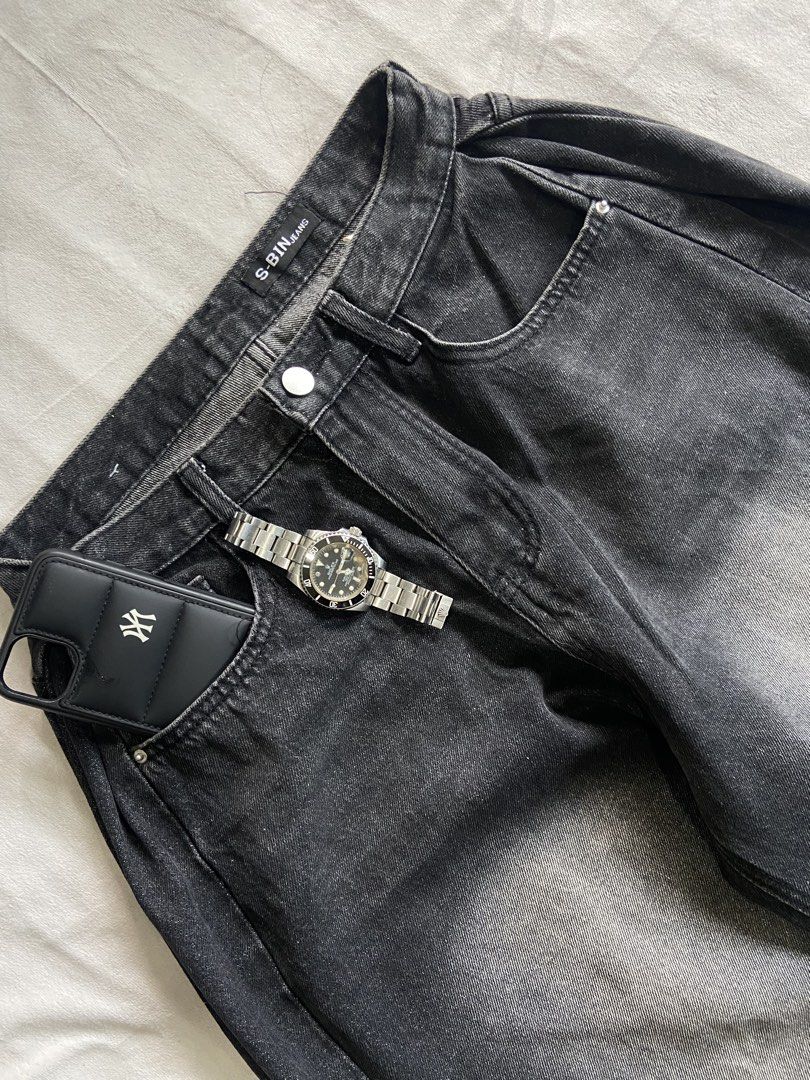 BLACK TATTERED WASHED PANTS (Category: Jeans) located in Bacolod City. Submitted by clerkhexx (Listing ID 1468246953, Image 2). Description: SBIN TATTERED BLACK WASHED PANTS Brand: S-BIN Measurements: Waist: 26-27 Lenght: 40 Thigh: 16 Leg Hole: 11 Mine: 450 Condition of this item 10 - color rate 10- no issue Check every photos for conditions of the item EOB / END OF BIDDING: TOMORROW (9:01pm THURSDAY) Please note that some comments may not be vis