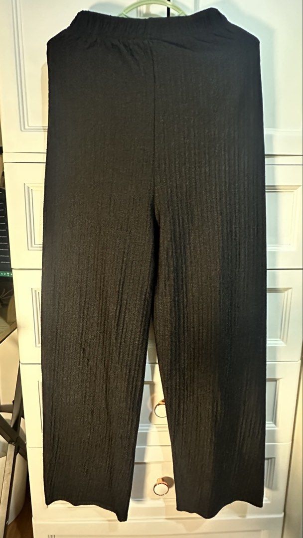 Black Trouser High Waist (Category: Other Bottoms) located in Naic. Submitted by cilissa (Listing ID 1468163467, Image 1). Description: Small PM me for more details or inquiries .
