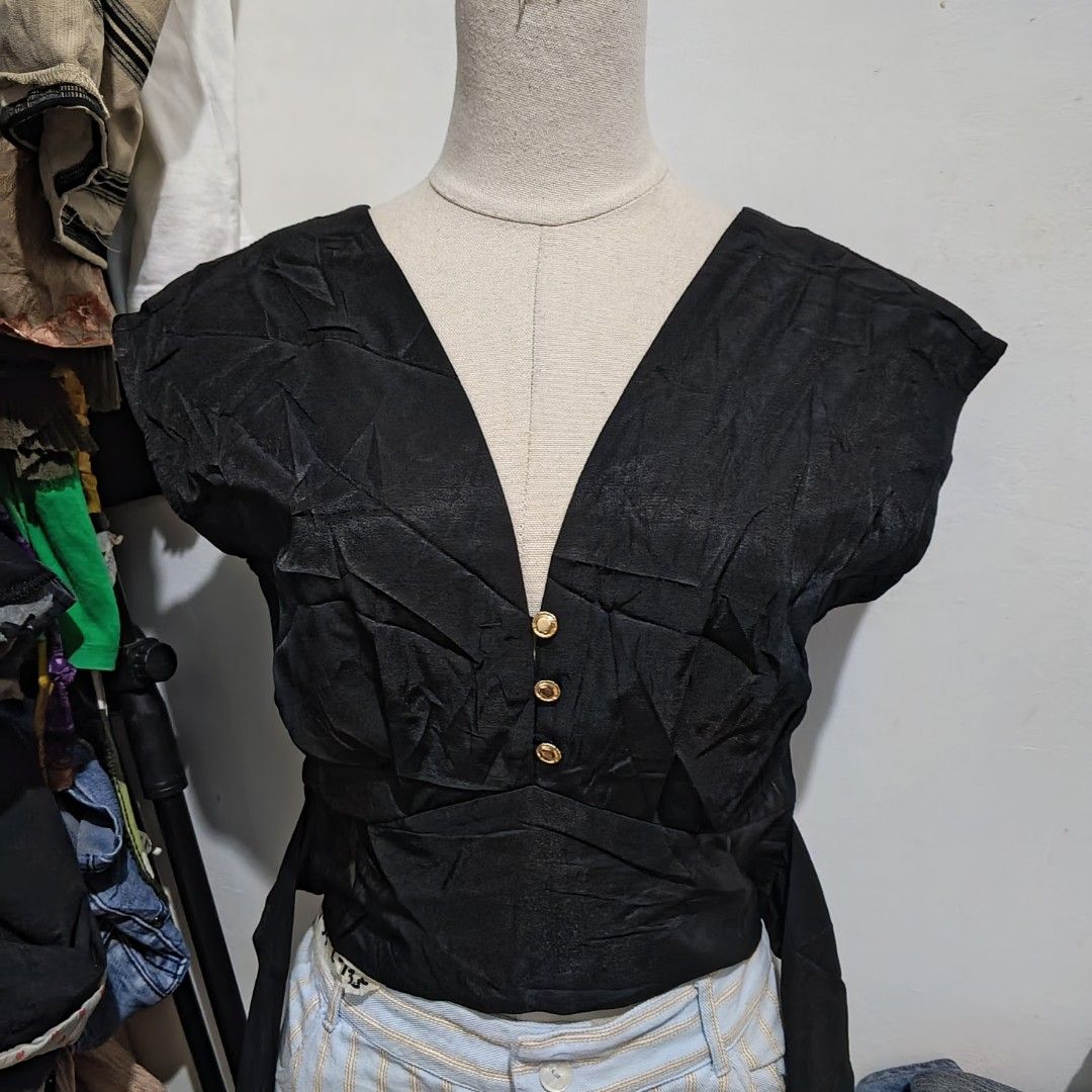 Black V neck back tie top (Category: Blouses) located in Tarlac. Submitted by yohfinds (Listing ID 1468125997, Image 2). Description: .