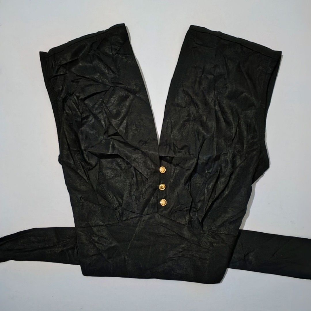 Black V neck back tie top (Category: Blouses) located in Tarlac. Submitted by yohfinds (Listing ID 1468125997, Image 1). Description: .