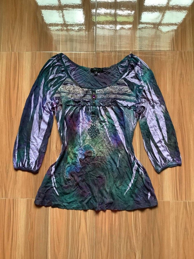 B.L.E.U. Y2k Whimsy top (Category: Longsleeves) located in Canaman. Submitted by stayhypethrifted (Listing ID 1468143739, Image 1). Description: .