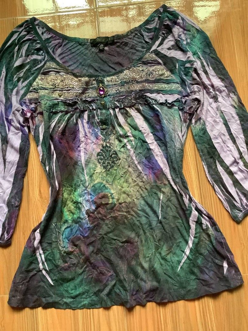 B.L.E.U. Y2k Whimsy top (Category: Longsleeves) located in Canaman. Submitted by stayhypethrifted (Listing ID 1468143739, Image 3). Description: .