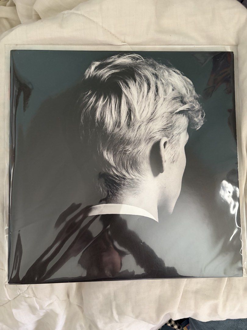Bloom - Troye Sivan (Category: Vinyls) located in Makati City. Submitted by mertzmerks (Listing ID 1468076999, Image 1). Description: Lightly used black Troye Sivan vinyl, no flaws or skips! RFS: Not being listened to anymore MOP: GCash, Maya, GoTyme MOD: Lalamove, Grab.
