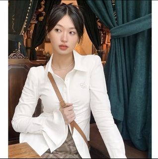 (Category: ) located in . Submitted by rosee.wardrobe (Listing ID 1468231011, Image 1). Description: .