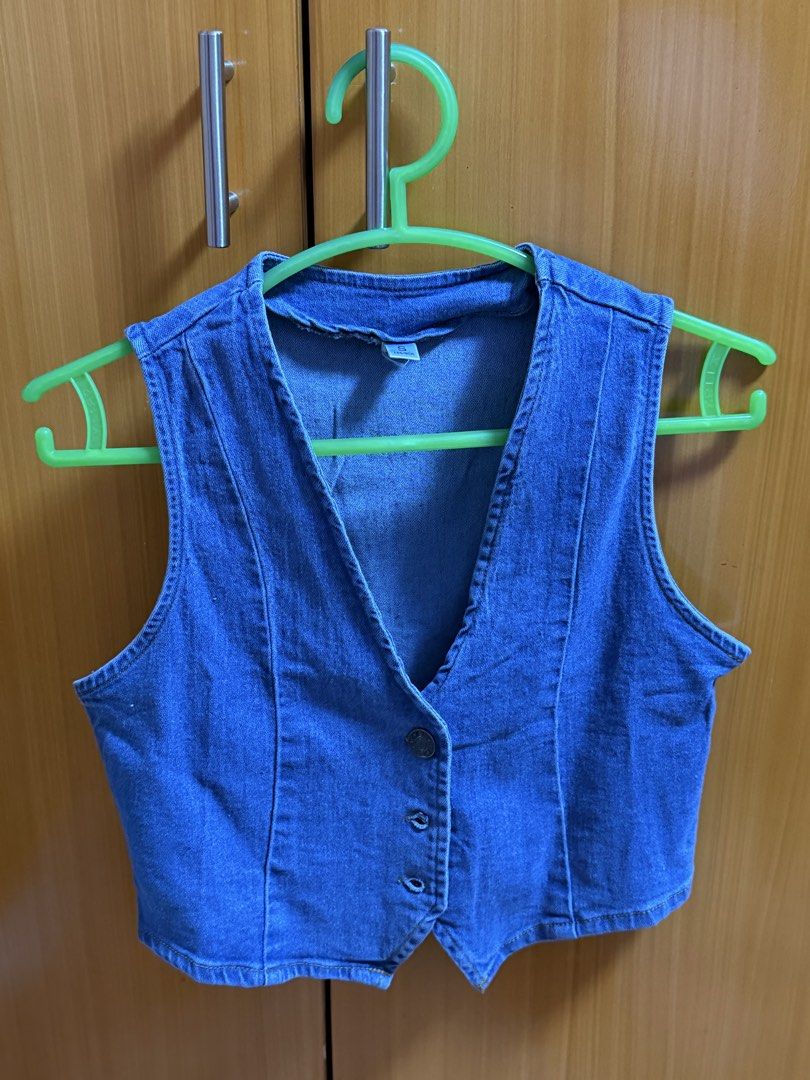 Blue denim vest crop top button up size S (Category: Sleeveless) located in Bacoor. Submitted by happyfish_028a6c (Listing ID 1468066633, Image 3). Description: Blue denim vest with a V-neck and metal buttons down the front. Cropped fit with panel stitching. Size S tag on the collar, measuring 155/80A. Material feels sturdy and classic denim blue. Great layering piece..