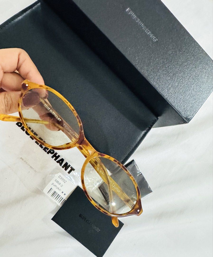 Blue Elephant MIMI-S (in pumpkin / leopard tortoise finish) oval frames. (Category: Sunglasses & Eyewear) located in Macabebe. Submitted by virgoluxe.co (Listing ID 1468157716, Image 3). Description: Blue Elephant MIMI-S (in pumpkin / leopard tortoise finish) oval frames. perfect for everyday and beach ootd ₱2,499 inclusions: Box Frame Case Lens Cleaner Authenticity Card Tag rfs. i got is as a birthday gift i cant wear it since i only wear graded