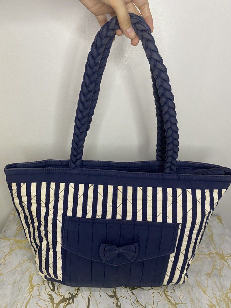 BLUE NARAYA SHOULDER BAG (Category: Shoulder Bags) located in San Fernando. Submitted by epicpenguin.8e962a (Listing ID 1468223605, Image 1). Description: .