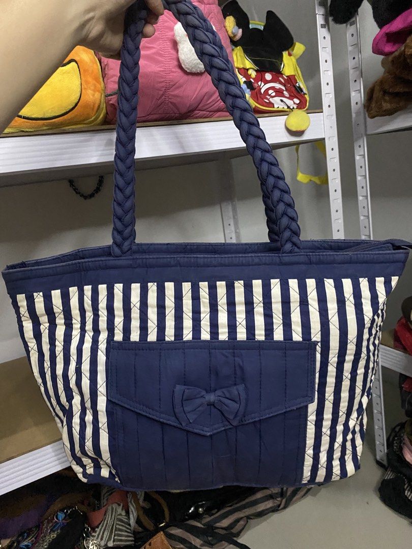 BLUE NARAYA SHOULDER BAG (Category: Shoulder Bags) located in San Fernando. Submitted by epicpenguin.8e962a (Listing ID 1468223605, Image 3). Description: .