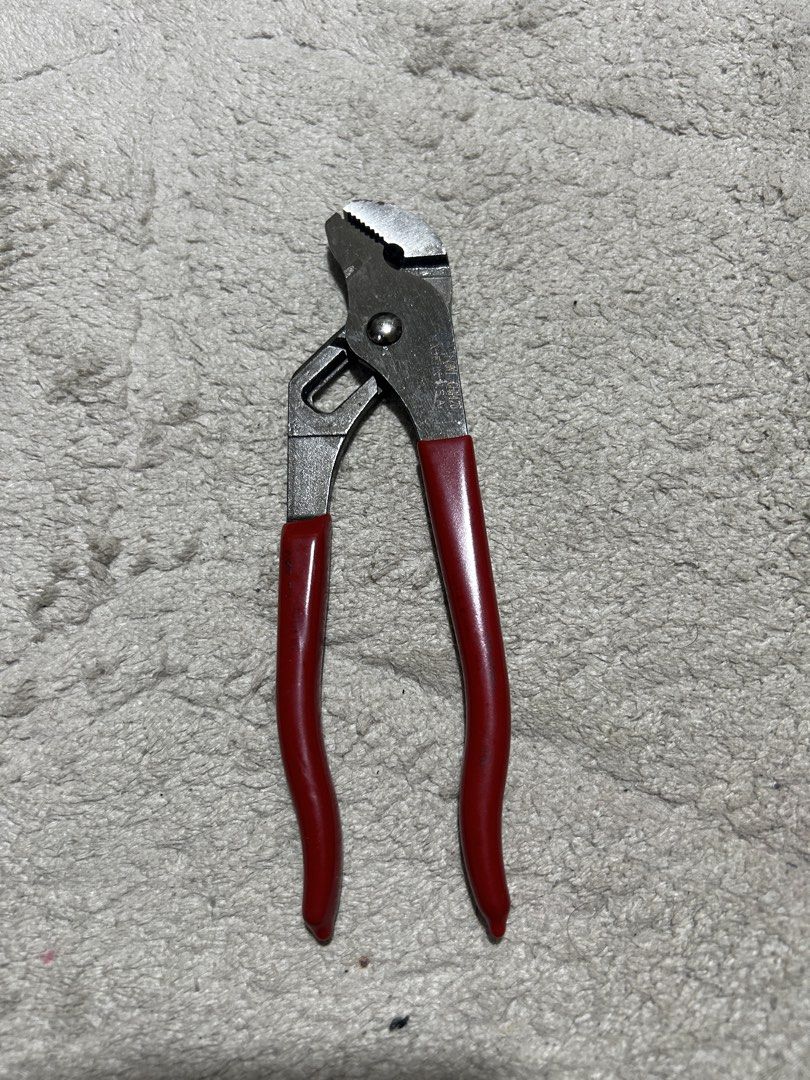 Blue Point Pump plier (Category: Construction Tools & Equipment) located in Pasay City. Submitted by willgdj (Listing ID 1468075218, Image 1). Description: -Blue Point Pump Plier -6 inches .