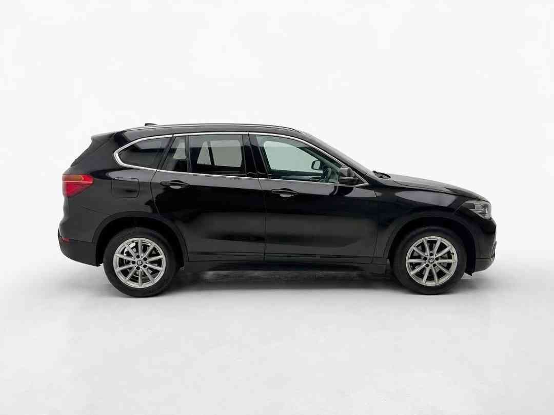 BMW X1 sDrive18i (A) (Category: Used Cars) located in Singapore. Submitted by vincar_pre-owned (Listing ID 1468228218, Image 2). Description: Extremely well maintained and taken care off by the owner with genuine Low mileage clocked! One of the most popular SUVs from BMW, Spacious and comfortable interior with low fuel consumption and road tax. Contact us today to arrange a viewing for this unit at the V1NCAR PRE-Owned Showroom now! Accessories: 