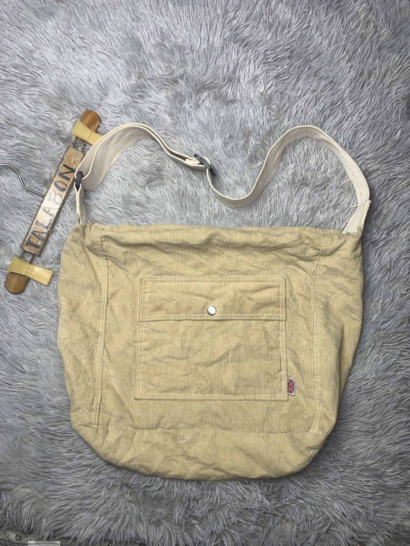 Body Bag Unisex (Category: Cross-body Bags) located in Bacolod City. Submitted by ocean_us (Listing ID 1468118620, Image 1). Description: Body Bag ________________________ Unisex Details: ▪️Dimes 14 x 18 ▪️No issues Pm, Thanks ✅We ship Nationwide via Jnt Express ✅We do video call for assurance 📍Bacolod City Negros Occidental.
