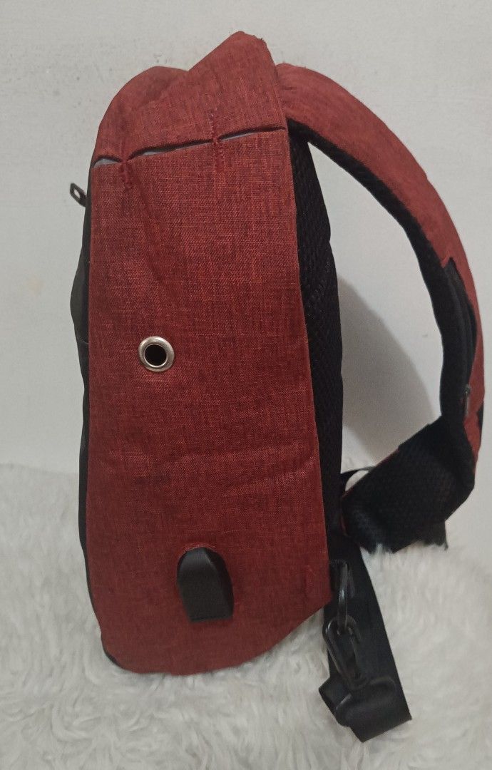 Body Bag with USB cable (Category: Belt bags, Clutches and Pouches) located in Davao. Submitted by naxarugal (Listing ID 1468077948, Image 2). Description: ukay source no issue size: length 6.7 inches width : 4.5inches height : 10.2 inches.