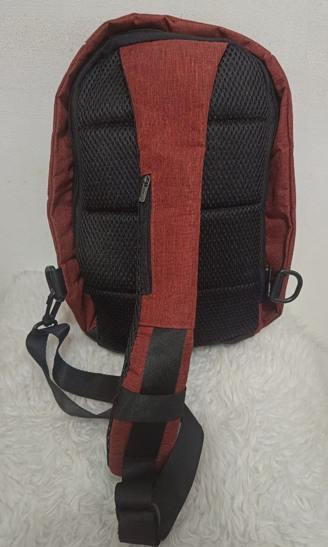 Body Bag with USB cable (Category: Belt bags, Clutches and Pouches) located in Davao. Submitted by naxarugal (Listing ID 1468077948, Image 3). Description: ukay source no issue size: length 6.7 inches width : 4.5inches height : 10.2 inches.