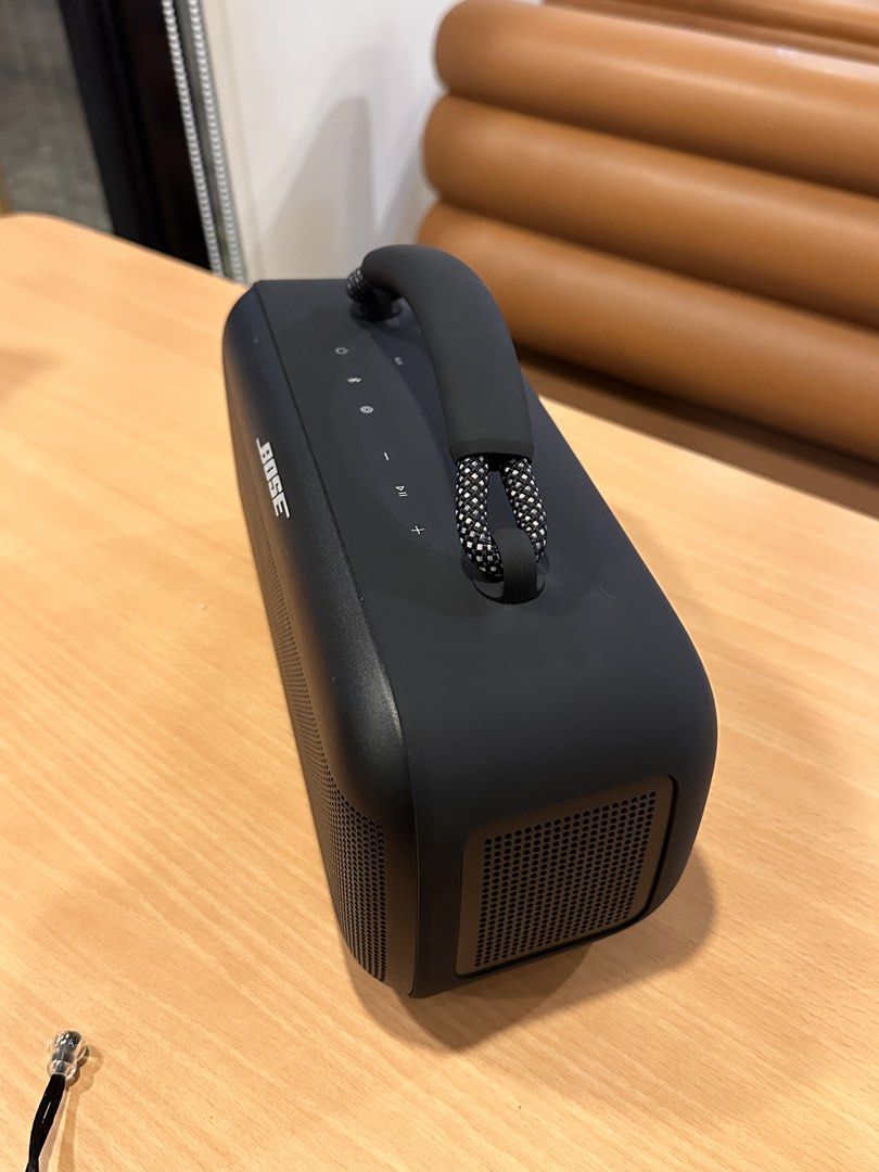 Bose Soundlink Max - Black (Category: Soundbars, Speakers & Amplifiers) located in Cavite. Submitted by zolarbs (Listing ID 1468205070, Image 2). Description: Bose Soundlink Max - Black Very good condition No issue in terms of music quality No box, unit only. RFS: Not used anymore .