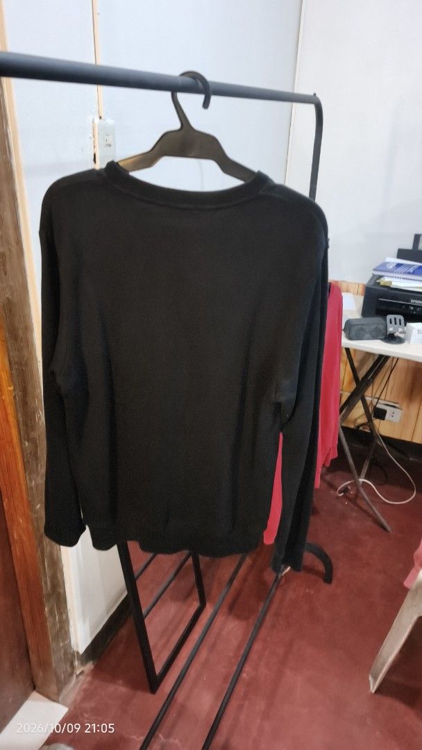 Bossini Star Wars Stormtrooper Black Sweatshirt Size M (Category: Coats, Jackets and Outerwear) located in Baguio. Submitted by monde_46 (Listing ID 1468062012, Image 3). Description: - Brand: Bossini - Item: Star Wars Long Sleeve Crewneck Sweatshirt - Design: Stormtrooper graphic with classic Star Wars logo on front, plain black back - Size: M (Tag: 170/84B) - Color: Black - Condition: Great for everyday casual wear and Star Wars fans.