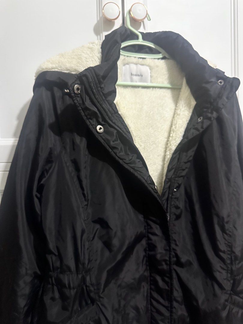 Bossini Winter Hooded Coat (Category: Coats, Jackets and Outerwear) located in Naic. Submitted by cilissa (Listing ID 1468249868, Image 3). Description: Used once sa Baguio Large size Comfy Side pockets From Saudi PM for more details or inquiries .