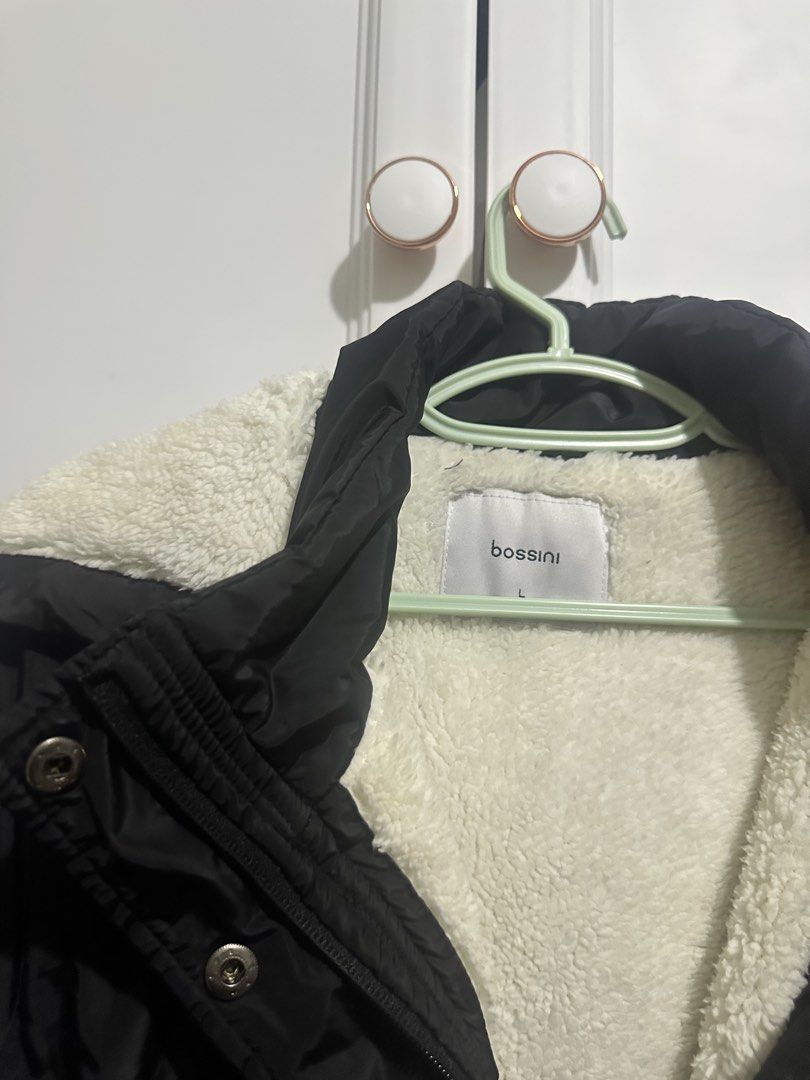Bossini Winter Hooded Coat (Category: Coats, Jackets and Outerwear) located in Naic. Submitted by cilissa (Listing ID 1468249868, Image 2). Description: Used once sa Baguio Large size Comfy Side pockets From Saudi PM for more details or inquiries .