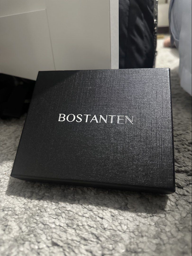 BOSTANTEN Men's Casual Bifold Wallet (Category: Wallets & Card Holders) located in Manila. Submitted by bananakwon (Listing ID 1468078140, Image 1). Description: Brand: BOSTANTEN Style: Men's bifold wallet, classic casual design Material: Black plain weave leather Features: Multiple card slots and cash compartments Condition: Brand new and unused Packaging: Comes in original branded box with protective wrapping and cards, ready for gifting Rfs: d