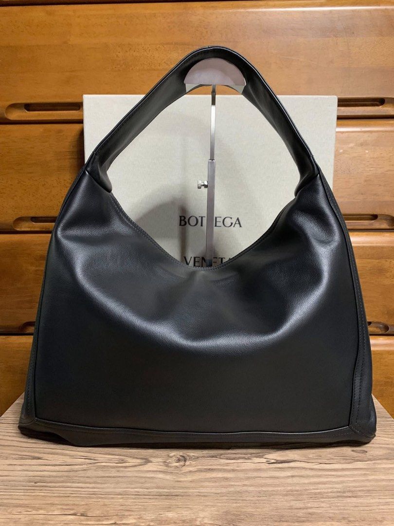 Bottega Hop leather Hobo (Category: Luxury Bags & Wallets) located in Paranaque City. Submitted by kgmgiftedph20 (Listing ID 1468177067, Image 3). Description: .