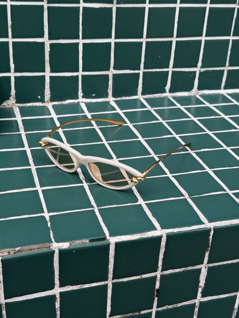 BOTTEGA VENETA (Category: Luxury Accessories) located in Angeles City. Submitted by secondluxph (Listing ID 1468192327, Image 2). Description: -BOTTEGA VENETA KNOT CAT-EYE SUNGLASSES -BV1390S -BEIGE/SHINY BUTTER FRAME WITH SOLID LIGHT GREY/BROWN TRANSPARENT LENSE (rare colorway) -PRISTINE CONDITION -JAPAN/HONGKONG SOURCE.