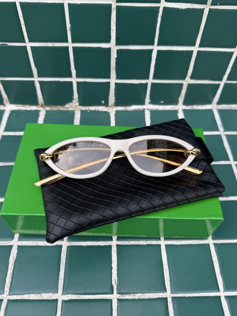 BOTTEGA VENETA (Category: Luxury Accessories) located in Angeles City. Submitted by secondluxph (Listing ID 1468192327, Image 3). Description: -BOTTEGA VENETA KNOT CAT-EYE SUNGLASSES -BV1390S -BEIGE/SHINY BUTTER FRAME WITH SOLID LIGHT GREY/BROWN TRANSPARENT LENSE (rare colorway) -PRISTINE CONDITION -JAPAN/HONGKONG SOURCE.