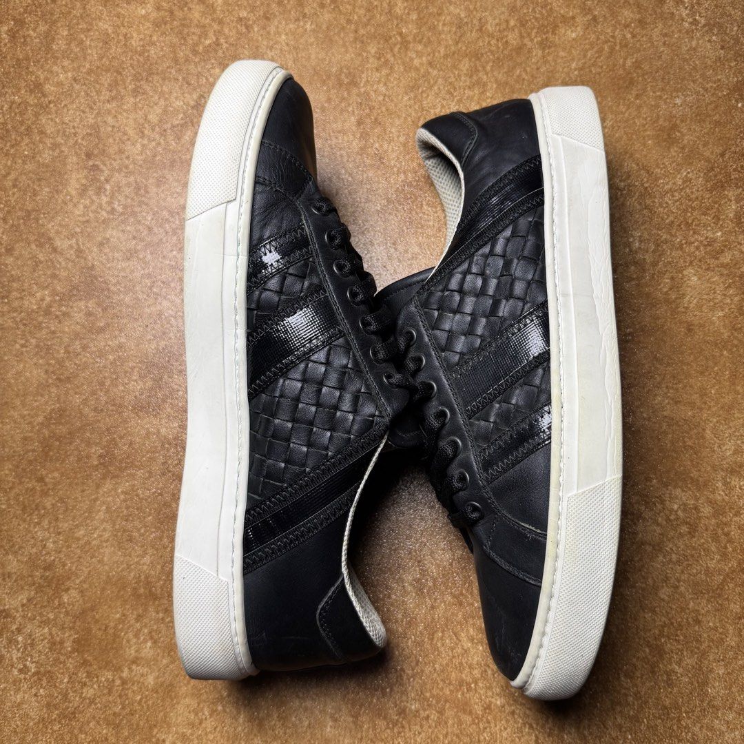 BOTTEGA VENETA (Category: Sneakers) located in Panabo. Submitted by shoerarefinds (Listing ID 1468279583, Image 3). Description: BÖȚȚÈĞA VÊÑÊTÂ “Sneakers” SIZE: EU 42 / 9 US / 27 CM Excellent Condition, minimal scratches LOCATION: PANABO CITY, DAVAO DEL NORTE, 8105 2100 FREESHIPPING.