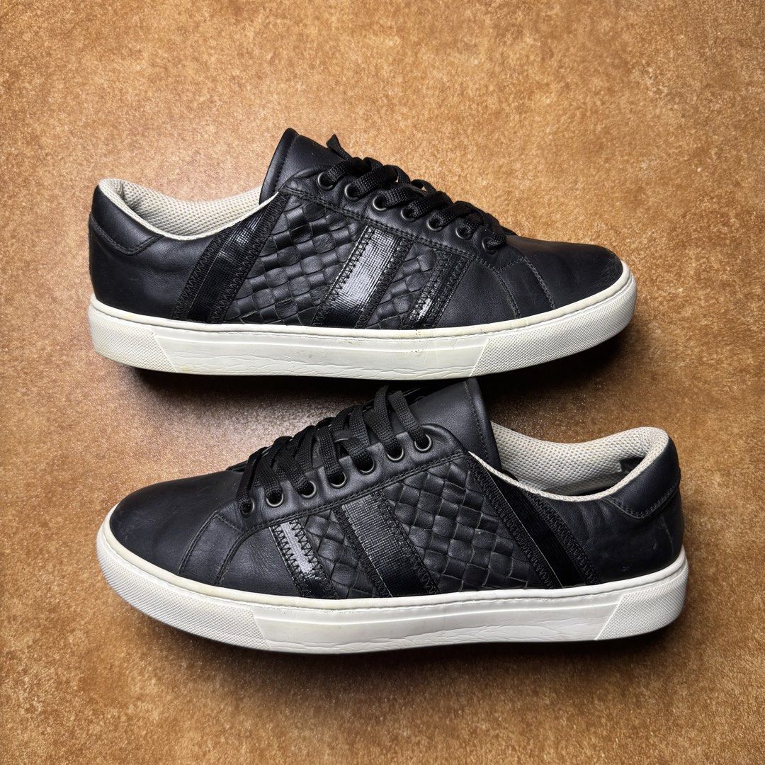 BOTTEGA VENETA (Category: Sneakers) located in Panabo. Submitted by shoerarefinds (Listing ID 1468279583, Image 1). Description: BÖȚȚÈĞA VÊÑÊTÂ “Sneakers” SIZE: EU 42 / 9 US / 27 CM Excellent Condition, minimal scratches LOCATION: PANABO CITY, DAVAO DEL NORTE, 8105 2100 FREESHIPPING.